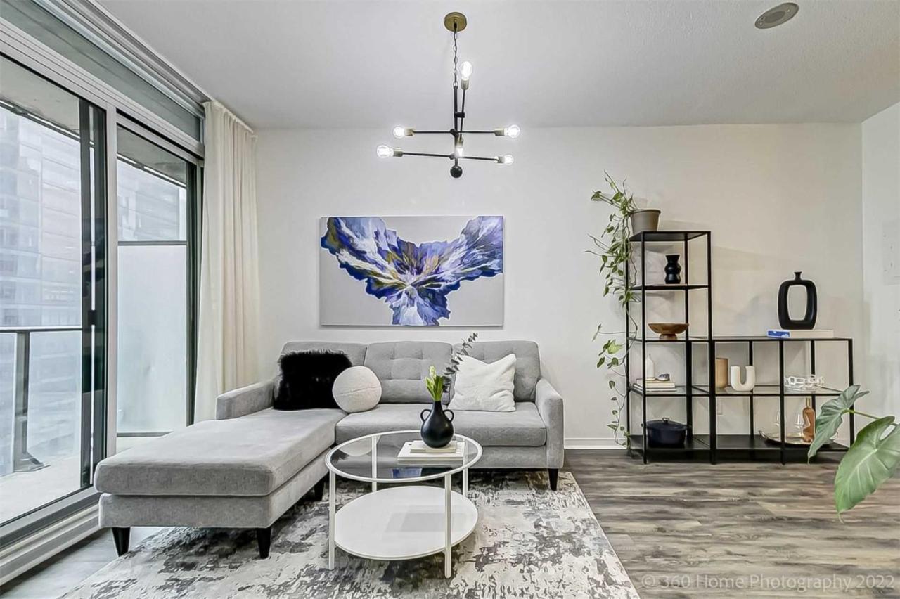 Apartment Prime Location - Stunning 2-bdrm Toronto
